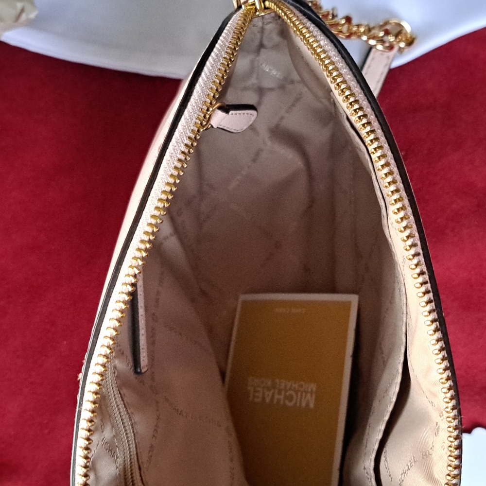 🎁 SOLD NEW Michael Kors Pink Dome Design Leather Crossbody Excellent Cond. - Picture 6 of 11